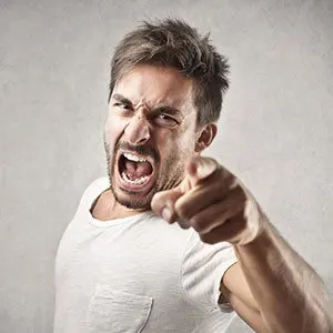 मोती पहनने से गुस्से पर होता है कंट्रोल, ऐसे चमकती है बिगड़ी किस्मत