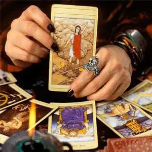 Decode your Future by Talking to a Tarot Card Reading Expert